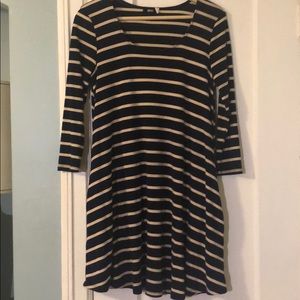 BDG 3/4 sleeve navy and tan dress w/ pockets!